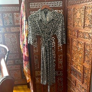 Laundry by Shelli Siegel dress. Geometric black, tan & white print